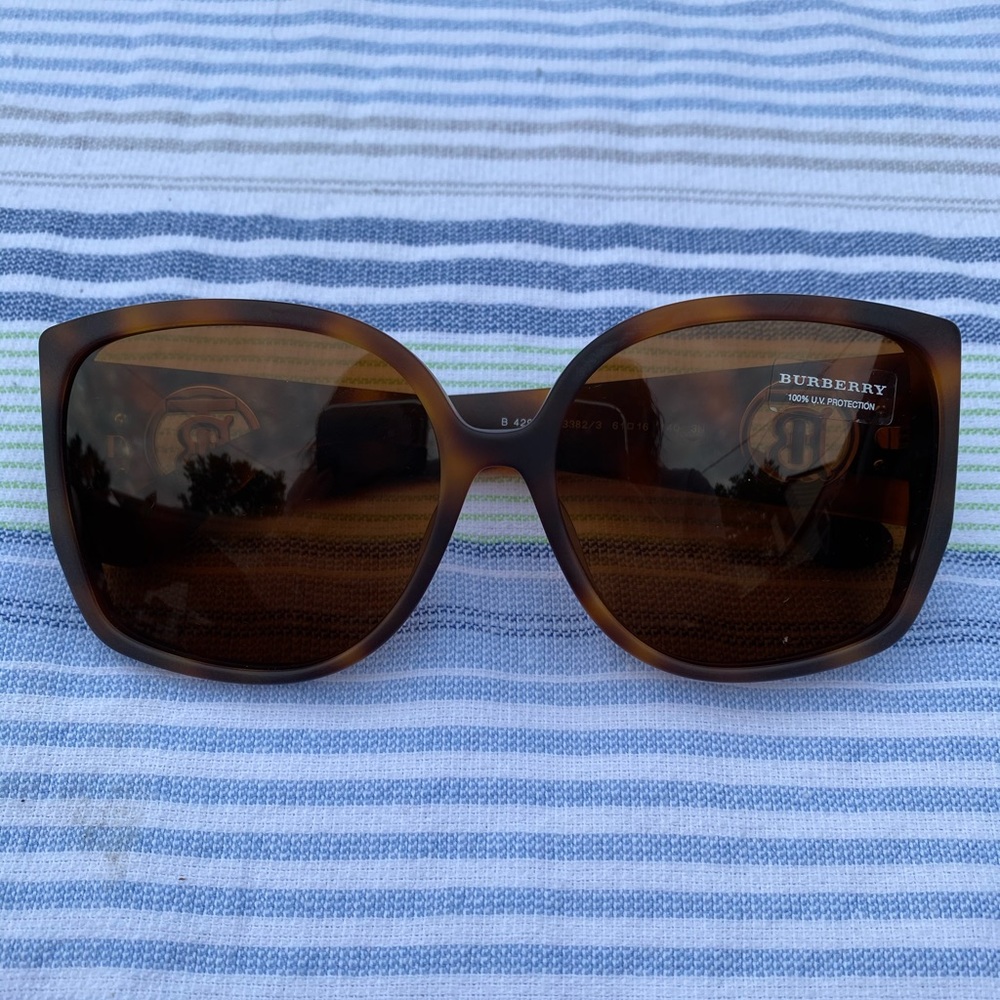Burberry authentic sunglasses tortoise